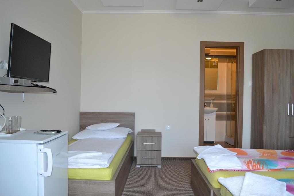 Váci Vendégház Nyíregyháza Extérieur photo