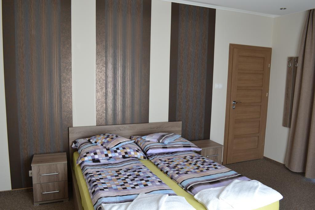 Váci Vendégház Nyíregyháza Extérieur photo