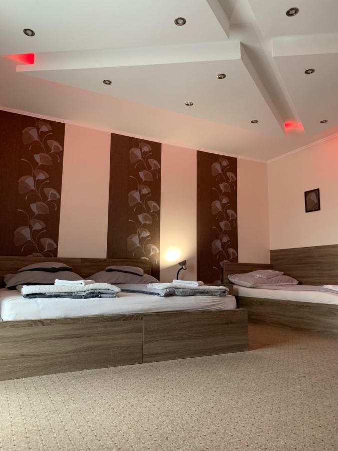 Váci Vendégház Nyíregyháza Extérieur photo