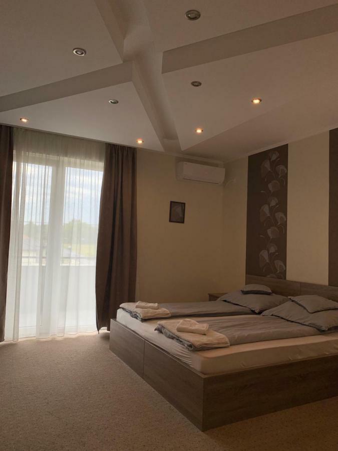 Váci Vendégház Nyíregyháza Extérieur photo