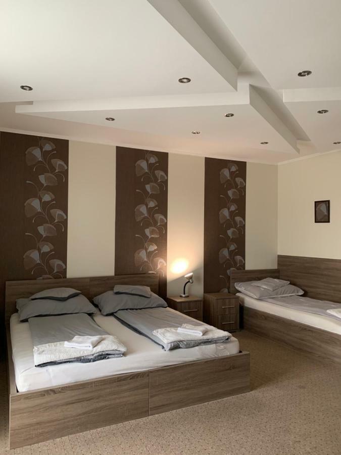 Váci Vendégház Nyíregyháza Extérieur photo