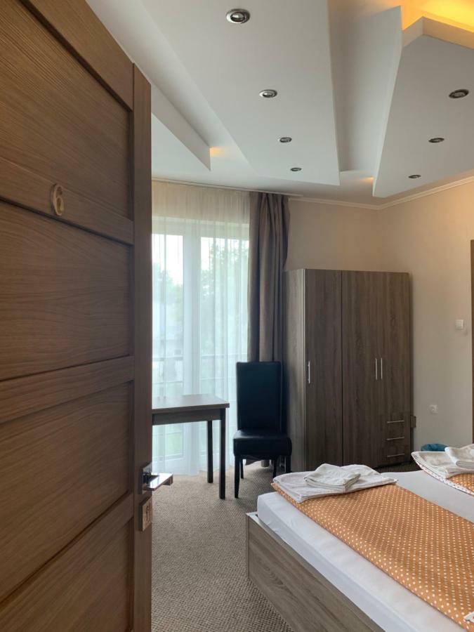 Váci Vendégház Nyíregyháza Extérieur photo