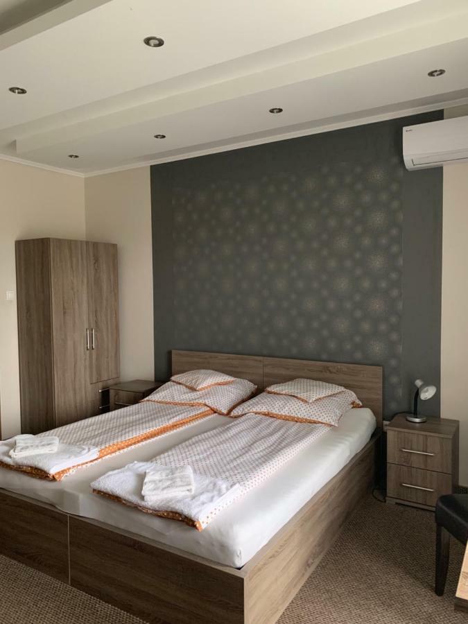 Váci Vendégház Nyíregyháza Extérieur photo