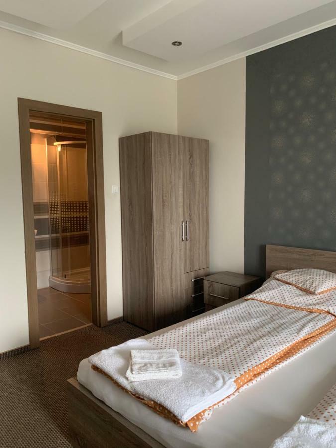 Váci Vendégház Nyíregyháza Extérieur photo