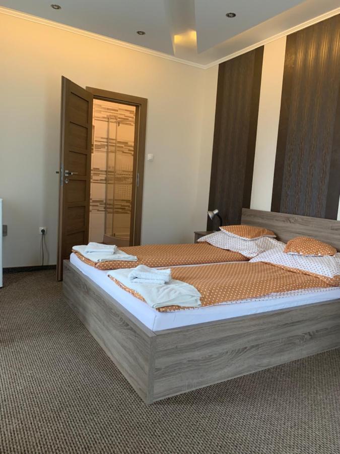 Váci Vendégház Nyíregyháza Extérieur photo